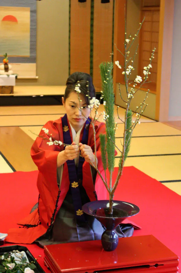 男性が4割の生け花教室 男もすなる生け花 お茶 おけいこ観光 のススメ Nikkei Style 男性が4割の生け花教室 男もすなる生け花 お茶 おけいこ観光 のススメ Nikkei Style