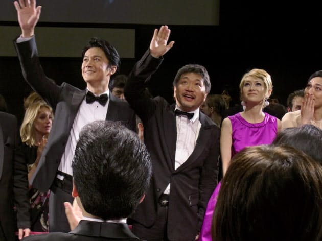 父になった是枝裕和監督の真情 熱い拍手鳴りやまず カンヌ映画祭リポート13 6 Nikkei Style 父になった是枝裕和監督の真情 熱い拍手鳴りやまず カンヌ映画祭リポート13 6 Nikkei Style