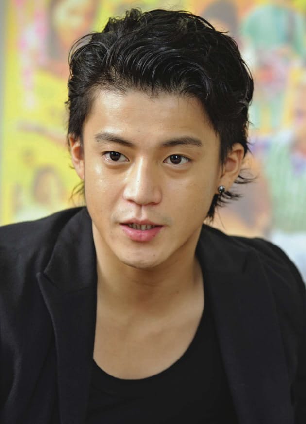 小栗旬さん 普通の27歳でいられた シュアリー サムデイ で初監督 Nikkei Style 小栗旬さん 普通の27歳でいられた シュアリー サムデイ で初監督 Nikkei Style