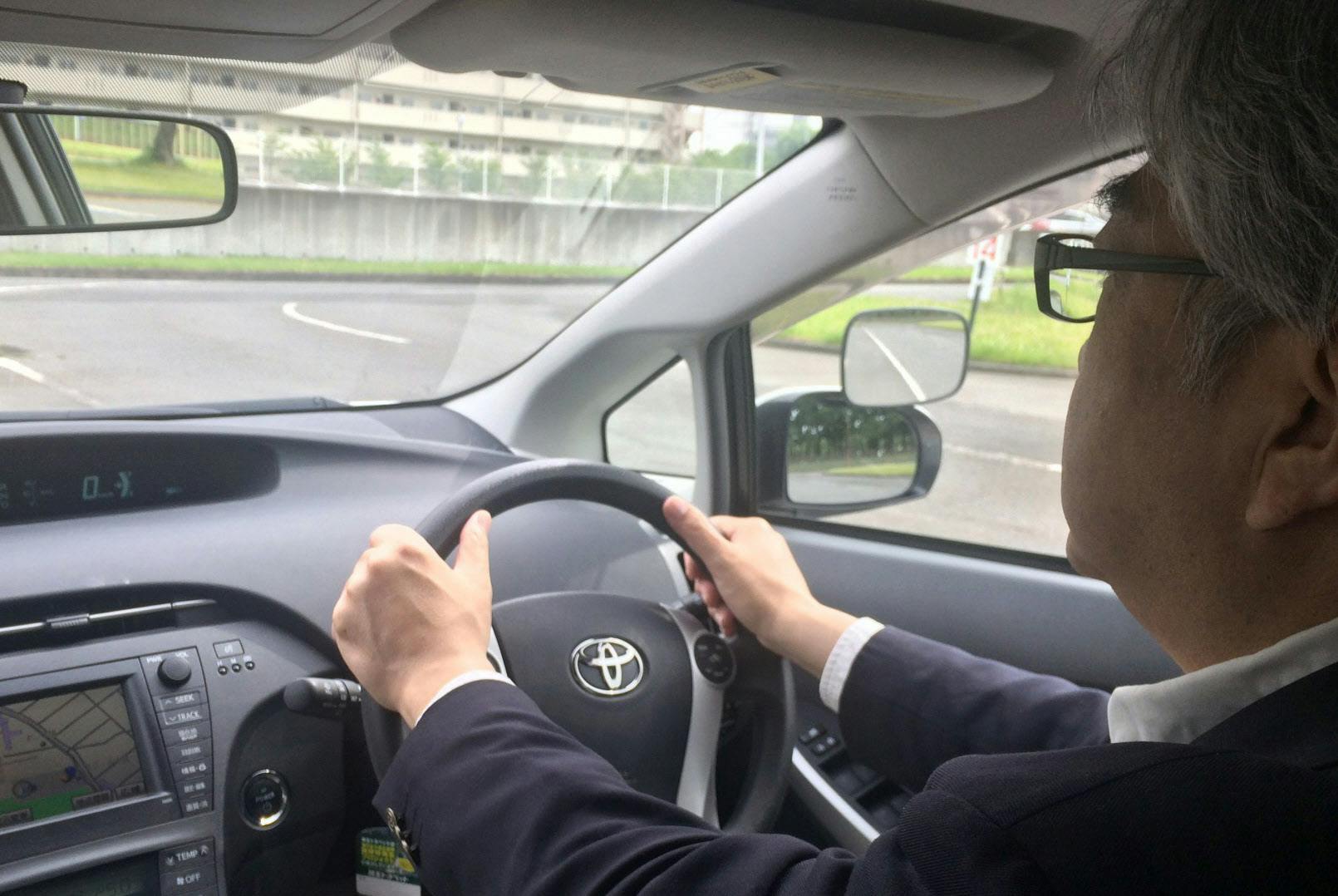 もっとエコに Hv車は加速しっかり ブレーキ早めに Nikkei Style もっとエコに Hv車は加速しっかり ブレーキ早めに Nikkei Style