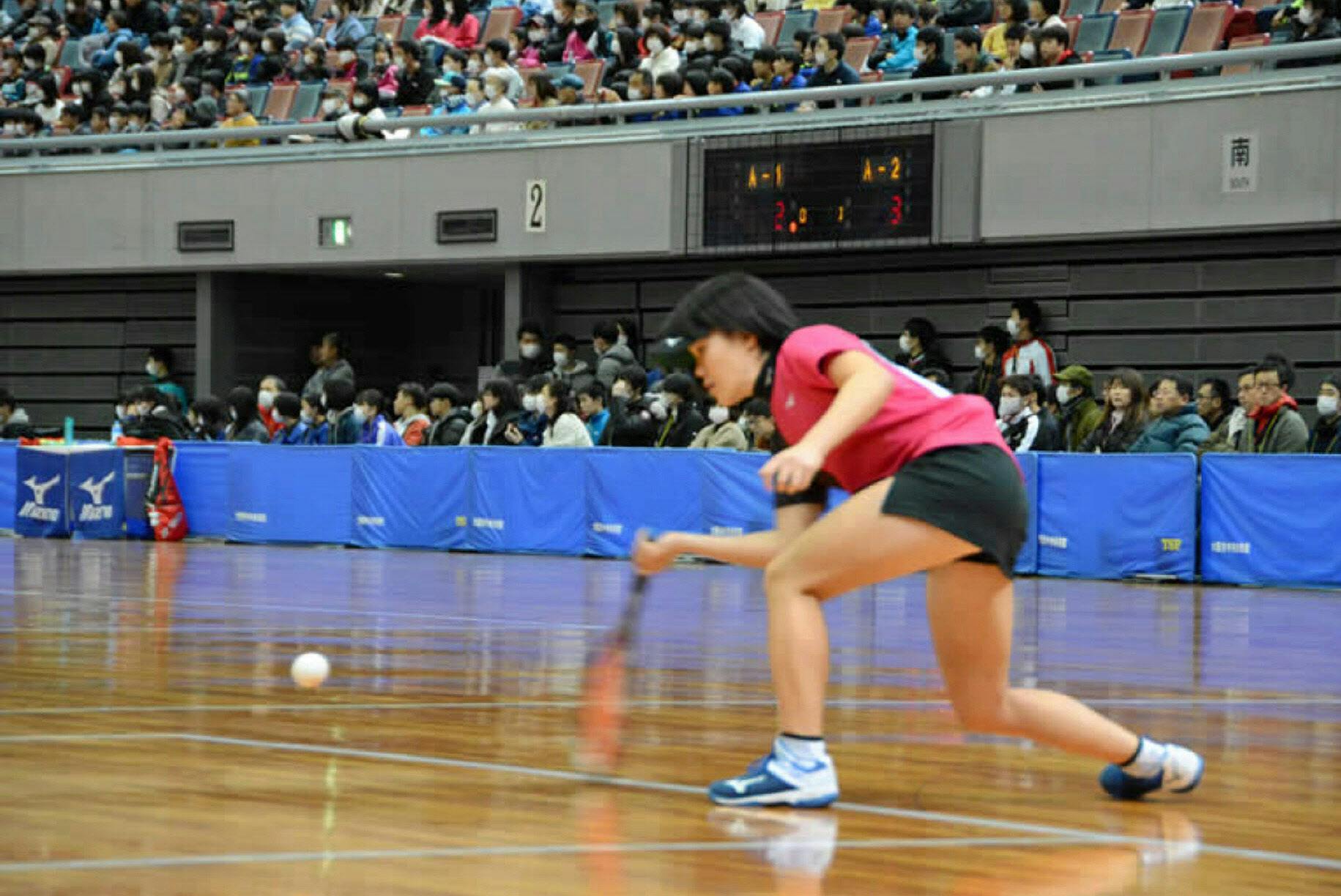 ソフトボールでは使い分け 日本発祥の軟式野球 テニス ボール進化でプレー白熱 Nikkei Style ソフトボールでは使い分け 日本発祥の軟式野球 テニス ボール進化でプレー白熱 Nikkei Style