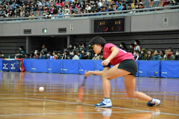 日本発祥の軟式野球 テニス ボール進化でプレー白熱 Nikkei Style 日本発祥の軟式野球 テニス ボール進化でプレー白熱 Nikkei Style