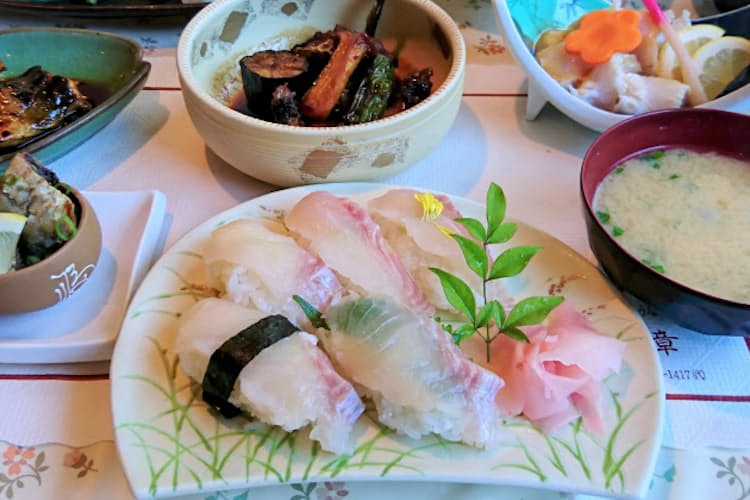 茨城 霞ケ浦のナマズ料理 刺し身やバーガー 丼にも Nikkei Style 茨城 霞ケ浦のナマズ料理 刺し身やバーガー 丼にも Nikkei Style