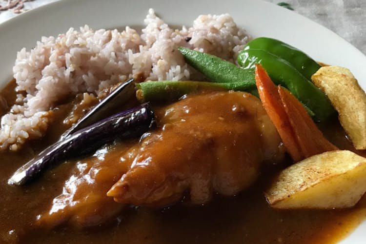 ぷるぷる豚足のおもろカレー 静岡 磐田で食感楽しむ Nikkei Style ぷるぷる豚足のおもろカレー 静岡 磐田で食感楽しむ Nikkei Style