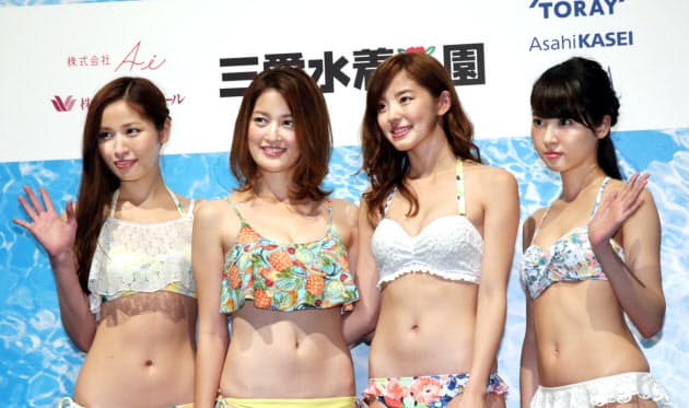 もうすぐ夏 30 40代に似合う水着は Nikkei Style もうすぐ夏 30 40代に似合う水着は Nikkei Style