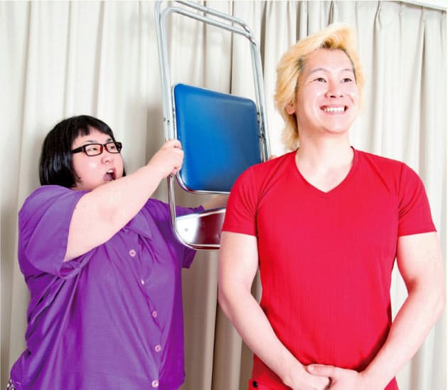 インテリ 元レスラーのコンビ 話題も見た目も強烈 Nikkei Style インテリ 元レスラーのコンビ 話題も見た目も強烈 Nikkei Style