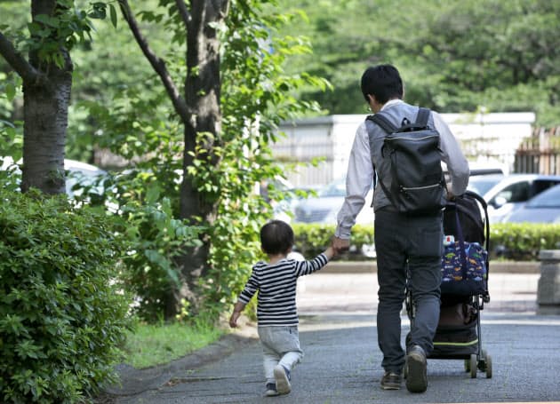 育休 2人目 はパパの出番 妻の負担を痛感 Nikkei Style 育休 2人目 はパパの出番 妻の負担を痛感 Nikkei Style