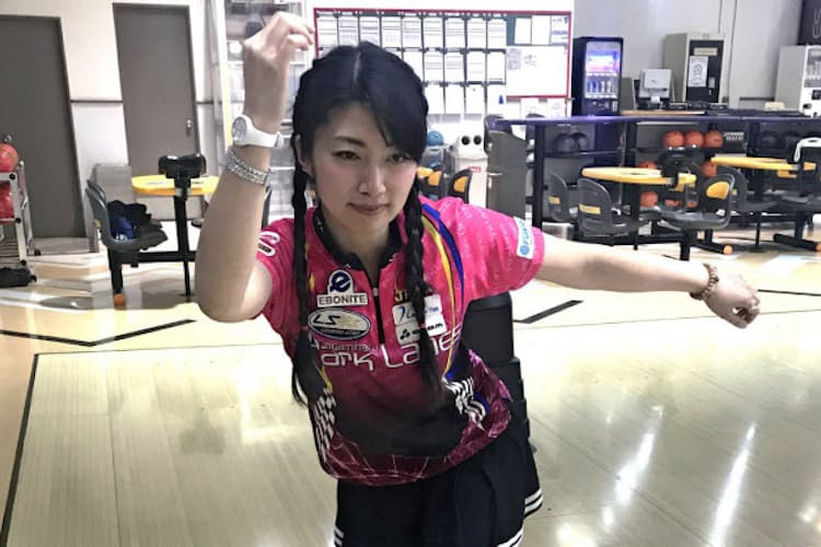 ボウリング上達のコツ ピンは見ないで真っすぐ投げる Nikkei Style ボウリング上達のコツ ピンは見ないで真っすぐ投げる Nikkei Style