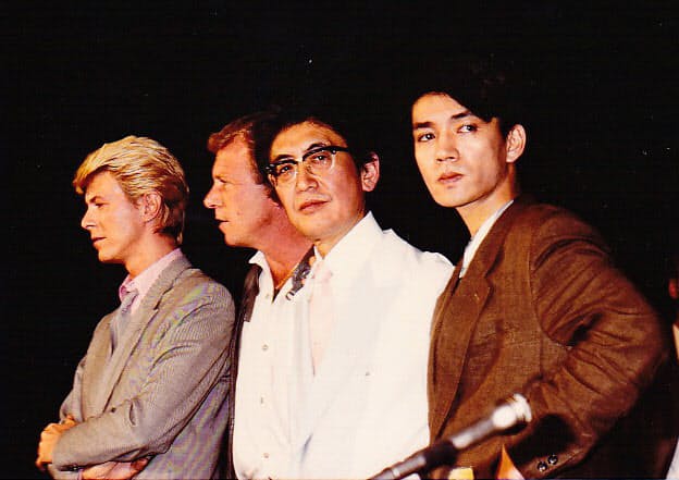 戦メリ の配役 R レッドフォードや緒形拳を予定 坂本龍一 戦メリ が僕の人 Nikkei Style 戦メリ の配役 R レッドフォードや緒形拳を予定 坂本龍一 戦メリ が僕の人 Nikkei Style