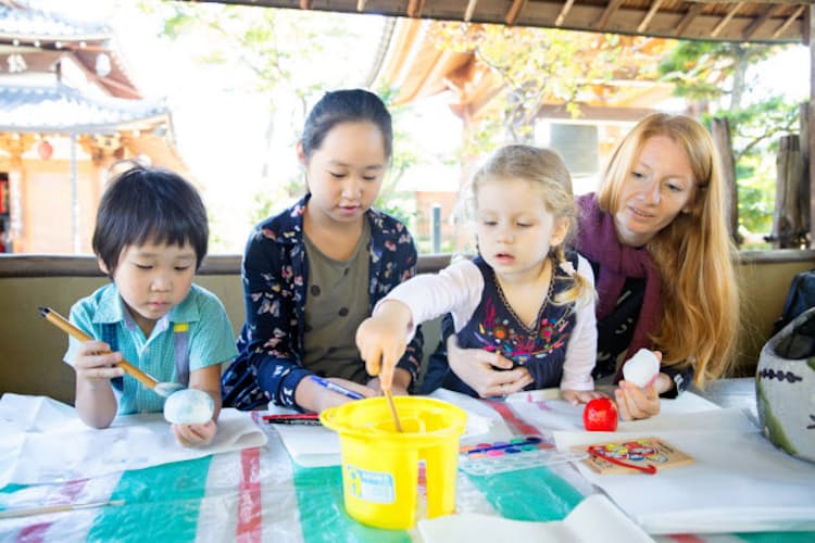 訪日客の子に水墨画など京文化体験 親はゆっくり観光 Nikkei Style 訪日客の子に水墨画など京文化体験 親はゆっくり観光 Nikkei Style