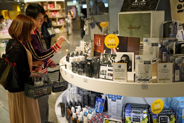 シミ隠しやクリーム 色白美肌で男もインスタ映え Nikkei Style