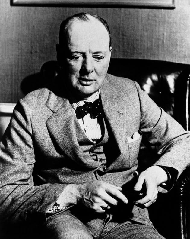 チャーチルに習う 胸ポケットのハンカチは手拭き用 Nikkei Style チャーチルに習う 胸ポケットのハンカチは手拭き用 Nikkei Style