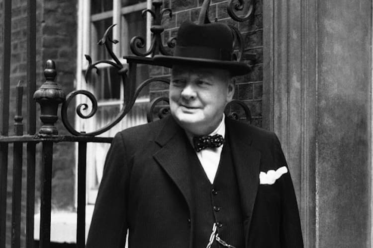 チャーチルに習う 胸ポケットのハンカチは手拭き用 Nikkei Style チャーチルに習う 胸ポケットのハンカチは手拭き用 Nikkei Style