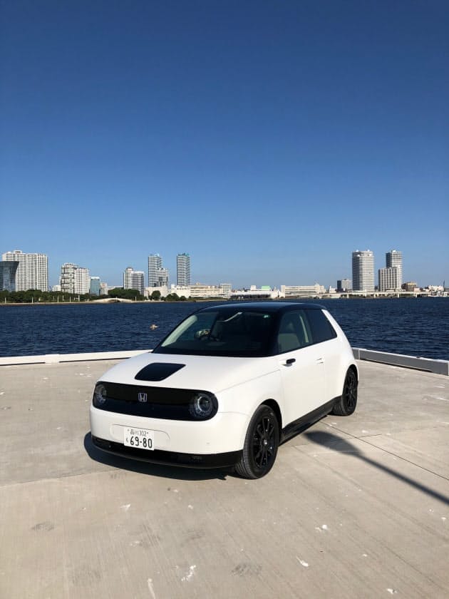 ホンダ Honda E かわいい車体が醸す安定感 Nikkei Style ホンダ Honda E かわいい車体が醸す安定感 Nikkei Style
