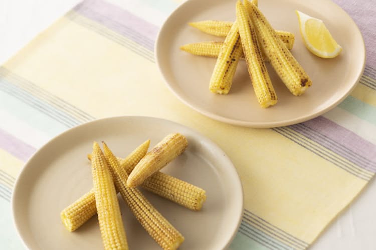 旬の名脇役を食す ヤングコーンのフライパン焼き2種 Nikkei Style 旬の名脇役を食す ヤングコーンのフライパン焼き2種 Nikkei Style