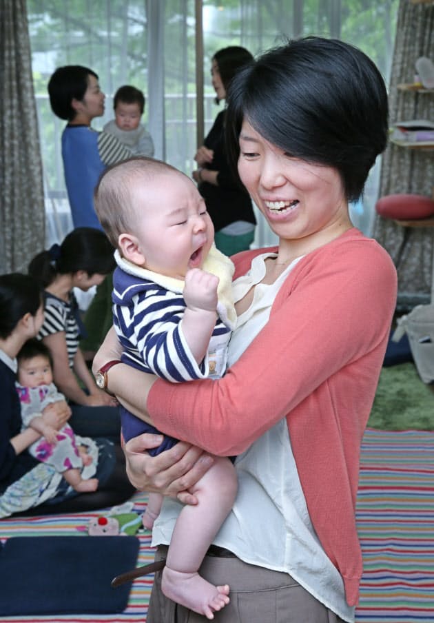 ママ悩ます赤ちゃんの夜泣き 生活リズム整え改善 Nikkei Style ママ悩ます赤ちゃんの夜泣き 生活リズム整え改善 Nikkei Style
