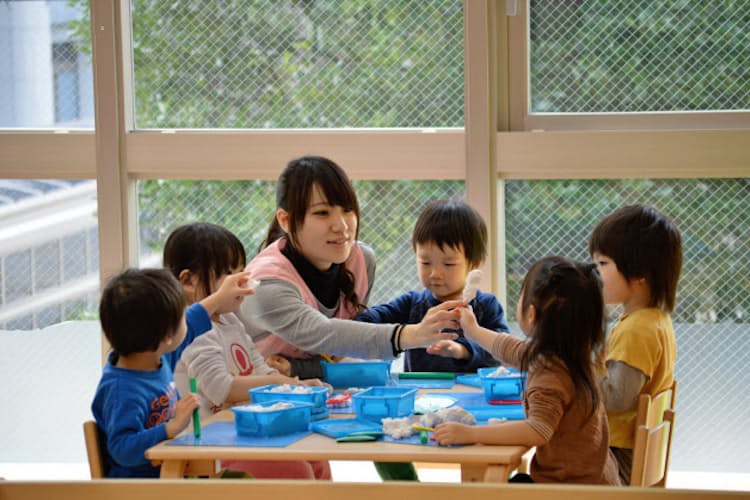 広がる小規模保育 新たな 3歳の壁 に懸念も Nikkei Style 広がる小規模保育 新たな 3歳の壁 に懸念も Nikkei Style