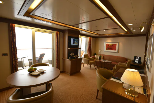 これぞ世界最高峰のおもてなし 全室スイートの船旅 Nikkei Style これぞ世界最高峰のおもてなし 全室スイートの船旅 Nikkei Style
