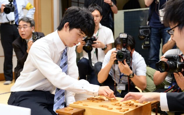 新人 の年収 300万 400万円 14歳が火をつけた将棋ブーム 四段の平均年収 万 Nikkei Style 新人 の年収 300万 400万円 14歳が火をつけた将棋ブーム 四段の平均年収 万 Nikkei Style