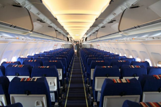 長時間旅行の疲れを軽減 貧乏ゆすり が意外に有効 Nikkei Style 長時間旅行の疲れを軽減 貧乏ゆすり が意外に有効 Nikkei Style