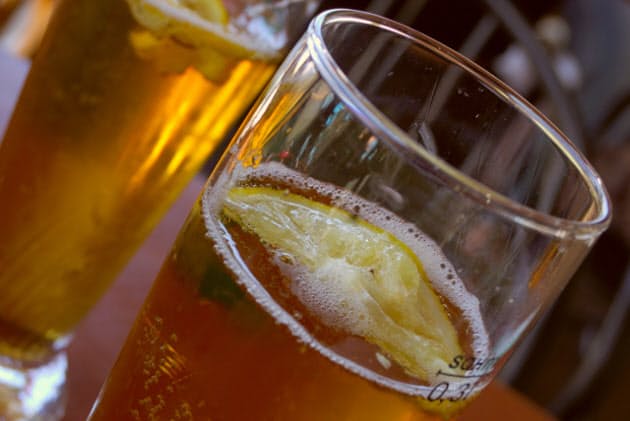 瓶にライム挿すはウソ メキシコビール本当のお作法 Nikkei Style 瓶にライム挿すはウソ メキシコビール本当のお作法 Nikkei Style