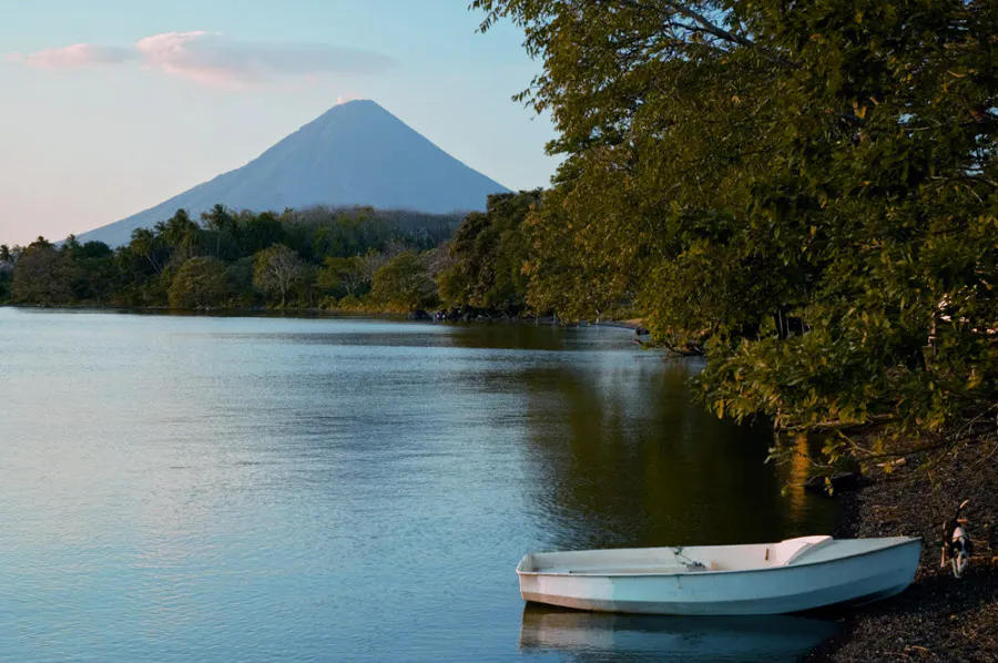 湖を巡る旅 おとなの冒険 初級編 6 Nikkei Style 湖を巡る旅 おとなの冒険 初級編 6 Nikkei Style