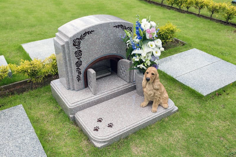 増える ペットと一緒に入れるお墓 ペットの終活も人並みに 飼い主高齢化で行く Nikkei Style 増える ペットと一緒に入れるお墓 ペットの終活も人並みに 飼い主高齢化で行く Nikkei Style