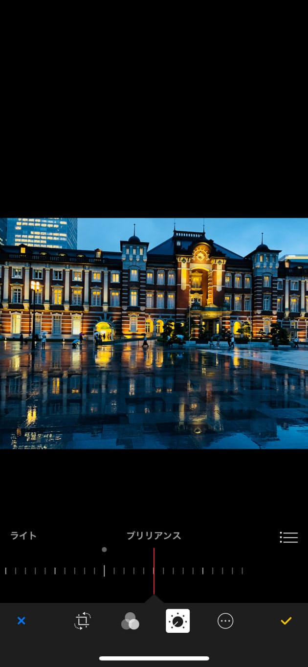 雨上がりの水滴は暗めに補正 水滴 映り込み スマホの撮影ワザで雨の日を楽しく Nikkei Style 雨上がりの水滴は暗めに補正 水滴 映り込み スマホの撮影ワザで雨の日を楽しく Nikkei Style