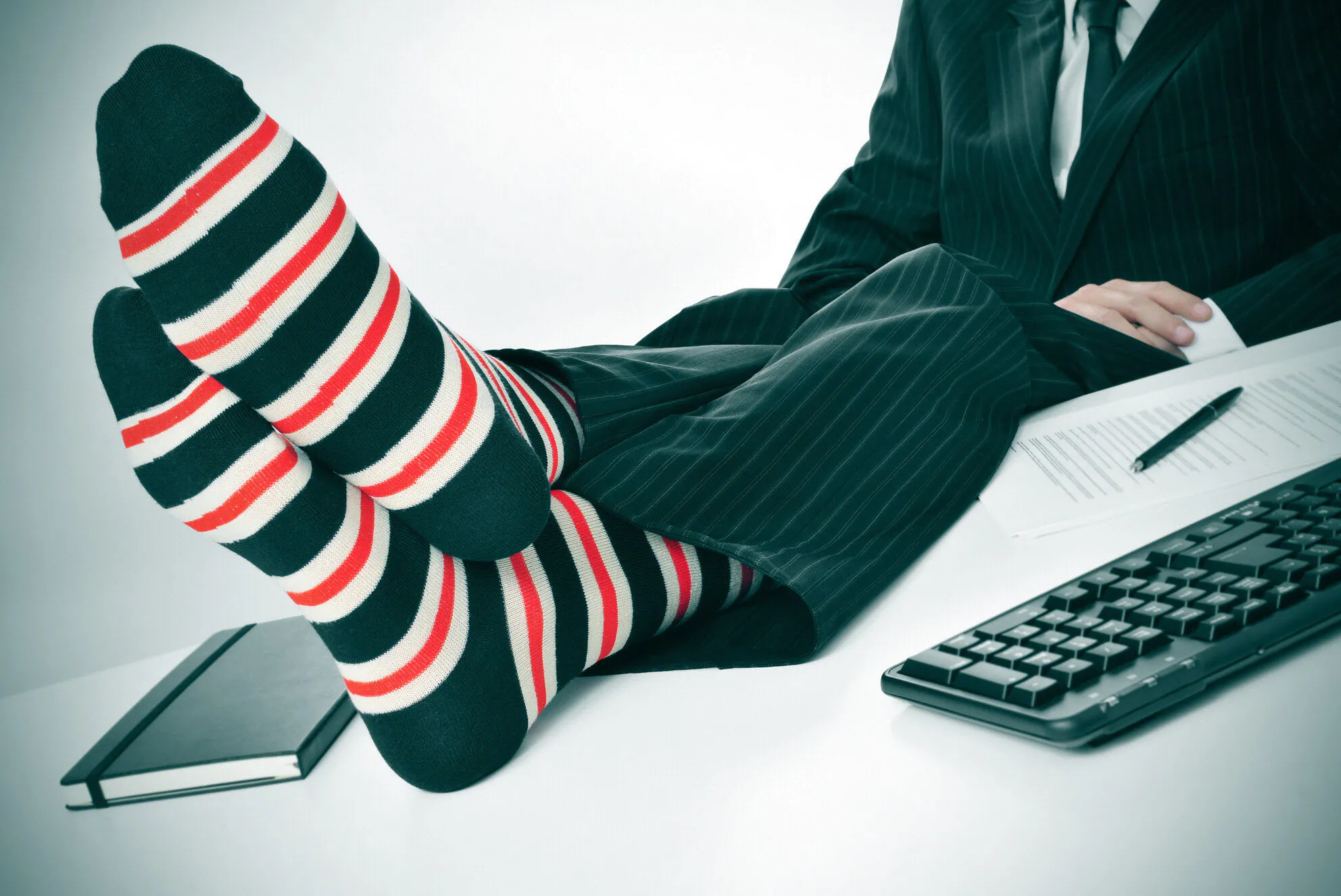 カジュアルも足元注意 靴下への無頓着が生む悪印象 Nikkei Style カジュアルも足元注意 靴下への無頓着が生む悪印象 Nikkei Style