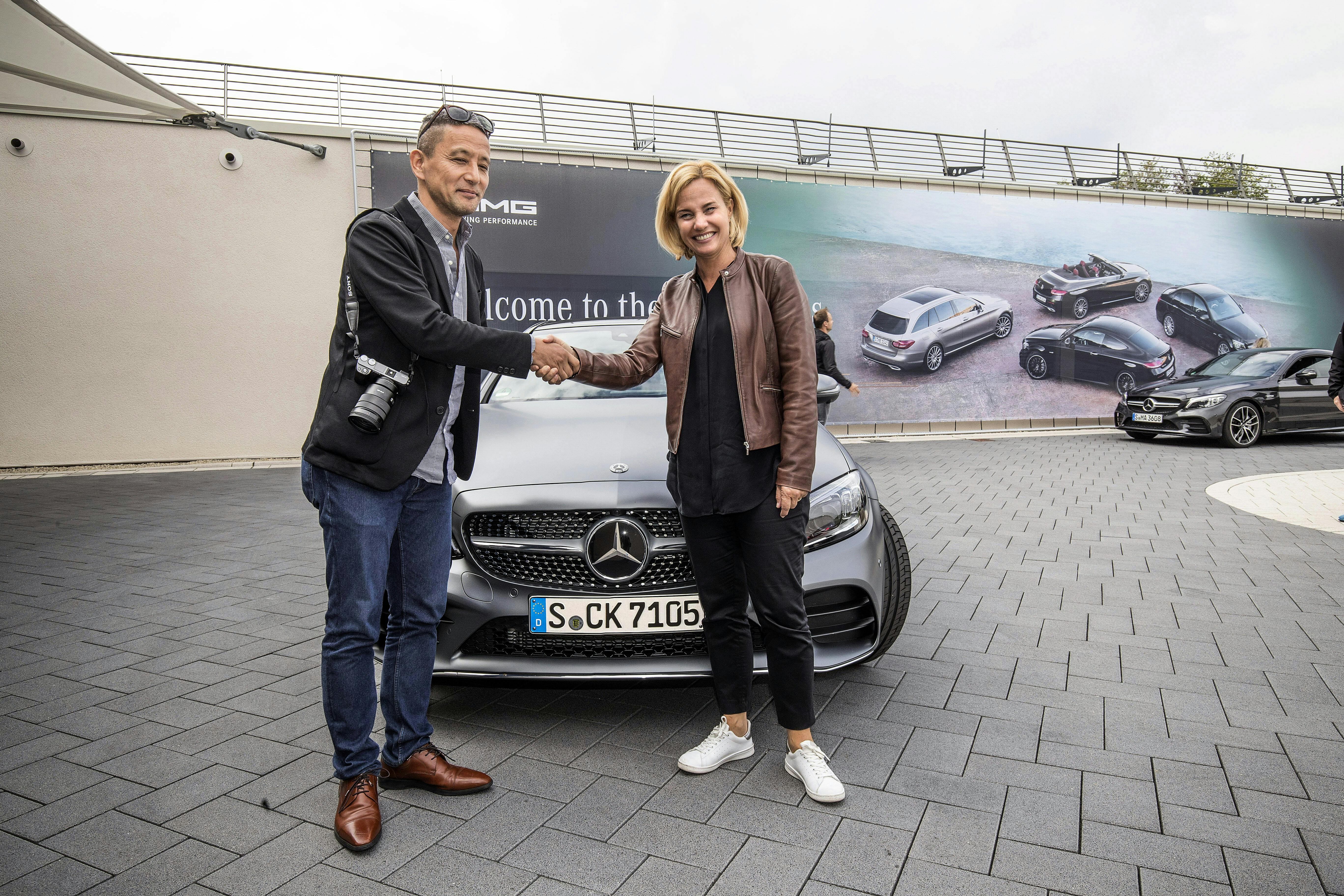 今やベンツの4番 Cクラス 若者や女性を狙う理由 Nikkei Style 今やベンツの4番 Cクラス 若者や女性を狙う理由 Nikkei Style