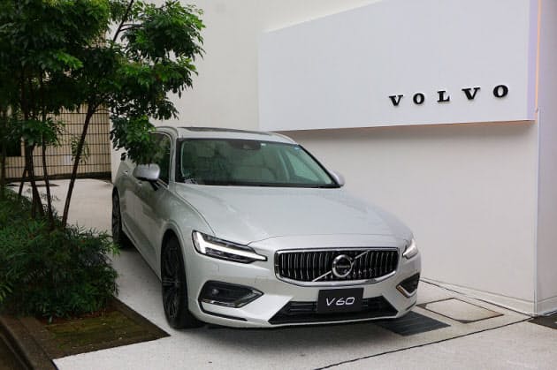 パワートレインはガソリンとガソリン Phev ボルボv60がモデルチェンジ 日本型サイ Nikkei Style パワートレインはガソリンとガソリン Phev ボルボv60がモデルチェンジ 日本型サイ Nikkei Style