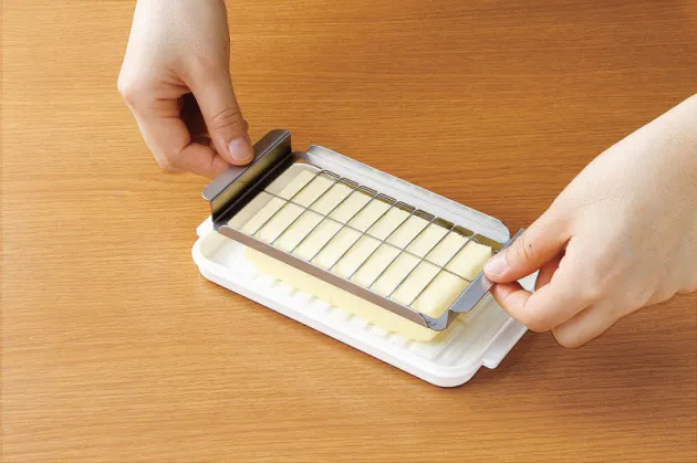 バターもふわふわの時代 円柱型が登場 ミル おろし器 バター用ケース ナイフが Nikkei Style