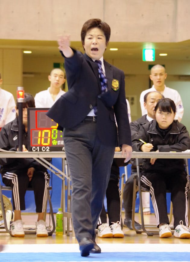 空手元女王が挑む五輪審判員 教え子に舞台残したい Nikkei Style 空手元女王が挑む五輪審判員 教え子に舞台残したい Nikkei Style