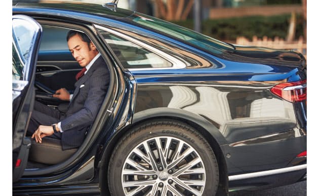 品良く自己演出 休日のドライブをスーツできめる Nikkei Style 品良く自己演出 休日のドライブをスーツできめる Nikkei Style