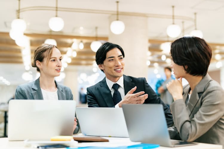 ネーティブが褒めるビジネス英語 上達のカギはメール Nikkei Style ネーティブが褒めるビジネス英語 上達のカギはメール Nikkei Style