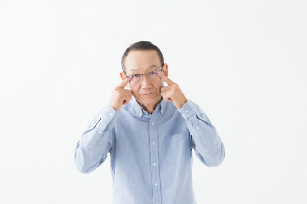 50代手前から目のアンチエイジングを意識したい(写真はイメージ=PIXTA)