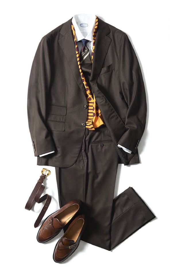 スカーフを巻かずにキメる 胸元に挟み込めば小粋に Nikkei Style スカーフを巻かずにキメる 胸元に挟み込めば小粋に Nikkei Style