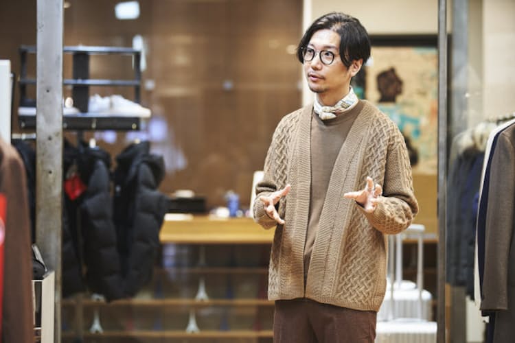 流行の茶色コーデに挑戦 濃淡や素材感変えてメリハリ Nikkei Style 流行の茶色コーデに挑戦 濃淡や素材感変えてメリハリ Nikkei Style