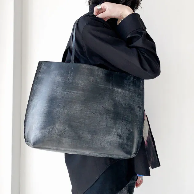 Fashion Analytics ビジカジコーデにトートバッグ Nikkei Style