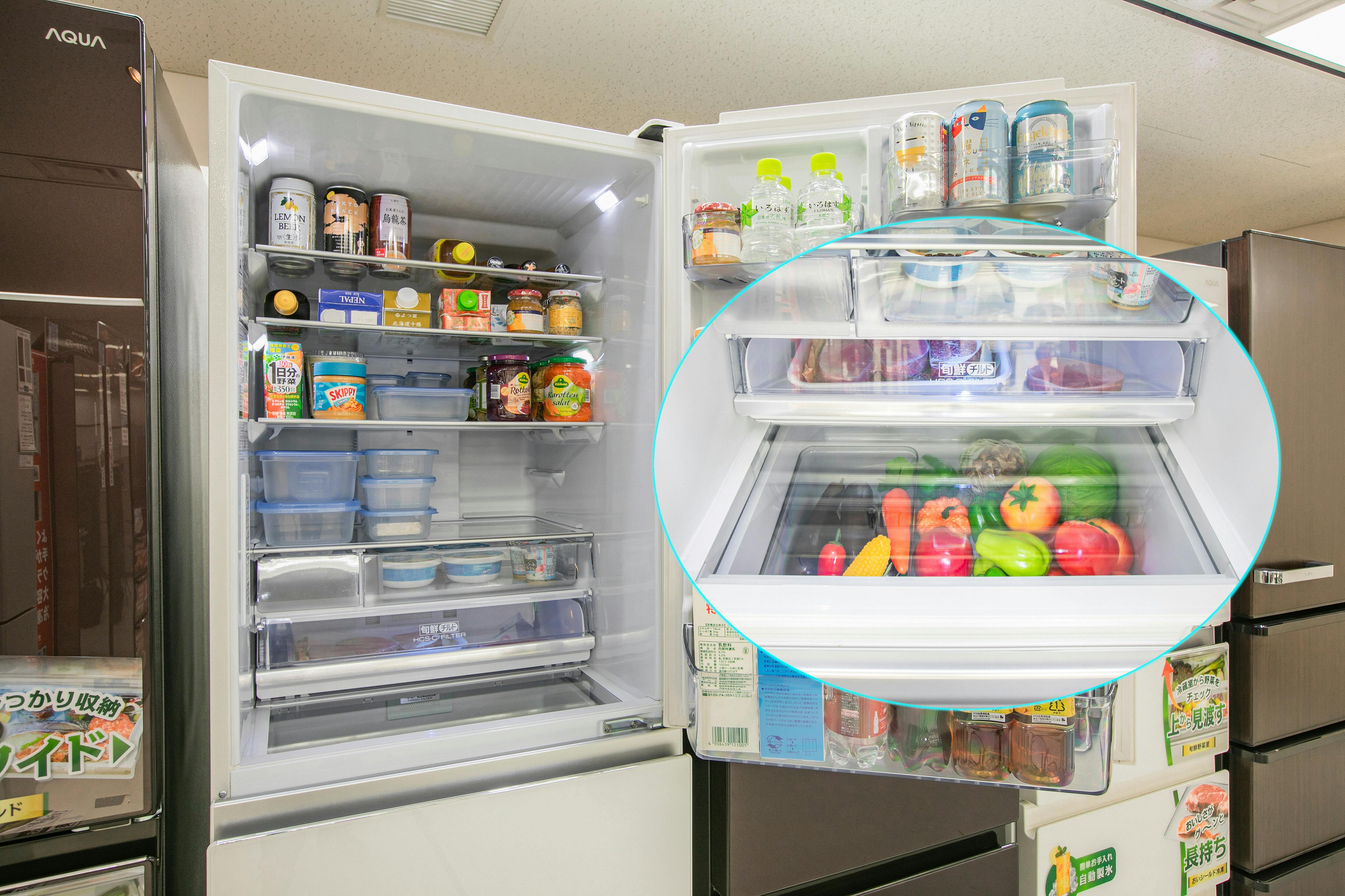 ペットボトルはドアポケットへ 冷蔵室から 見える 野菜室 アクア新冷蔵庫の狙いは Nikkei Style ペットボトルはドアポケットへ 冷蔵室から 見える 野菜室 アクア新冷蔵庫の狙いは Nikkei Style