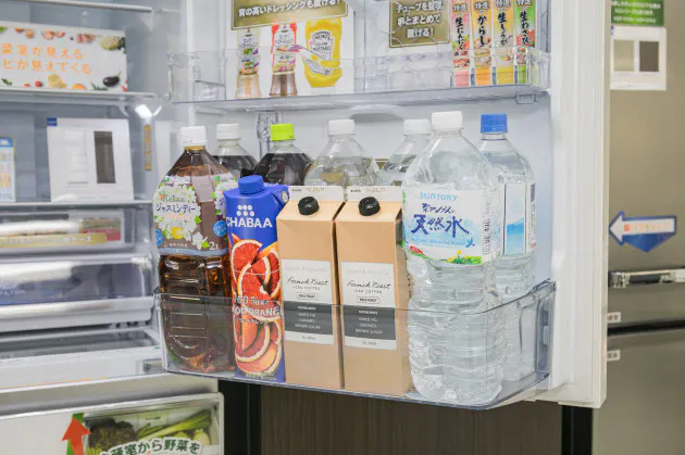 ペットボトルはドアポケットへ 冷蔵室から 見える 野菜室 アクア新冷蔵庫の狙いは Nikkei Style ペットボトルはドアポケットへ 冷蔵室から 見える 野菜室 アクア新冷蔵庫の狙いは Nikkei Style
