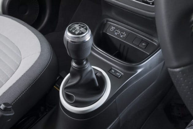ルノー トゥインゴs 笑顔呼ぶ操作性 Mt車に浸る Nikkei Style ルノー トゥインゴs 笑顔呼ぶ操作性 Mt車に浸る Nikkei Style