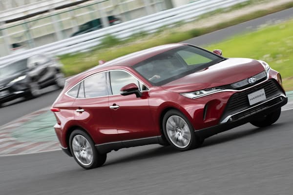 トヨタrav4 Phv 大容量バッテリーで圧倒的パワー Nikkei Style トヨタrav4 Phv 大容量バッテリーで圧倒的パワー Nikkei Style