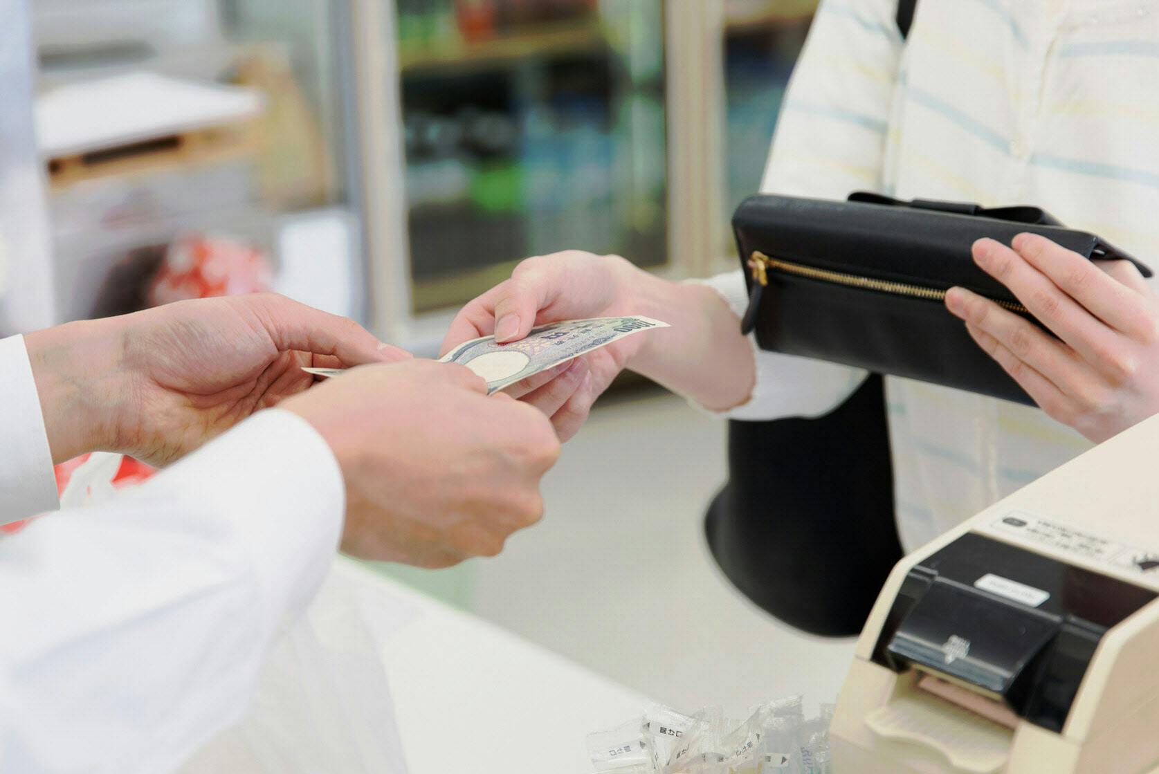 コンビニの支払いでバレてしまう 人としての器量 Nikkei Style コンビニの支払いでバレてしまう 人としての器量 Nikkei Style