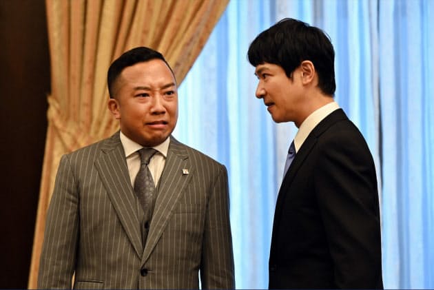 敵役は派手なスリーピースに 半沢直樹 の控えめスーツ 派手なストライプと対決 Nikkei Style 敵役は派手なスリーピースに 半沢直樹 の控えめスーツ 派手なストライプと対決 Nikkei Style