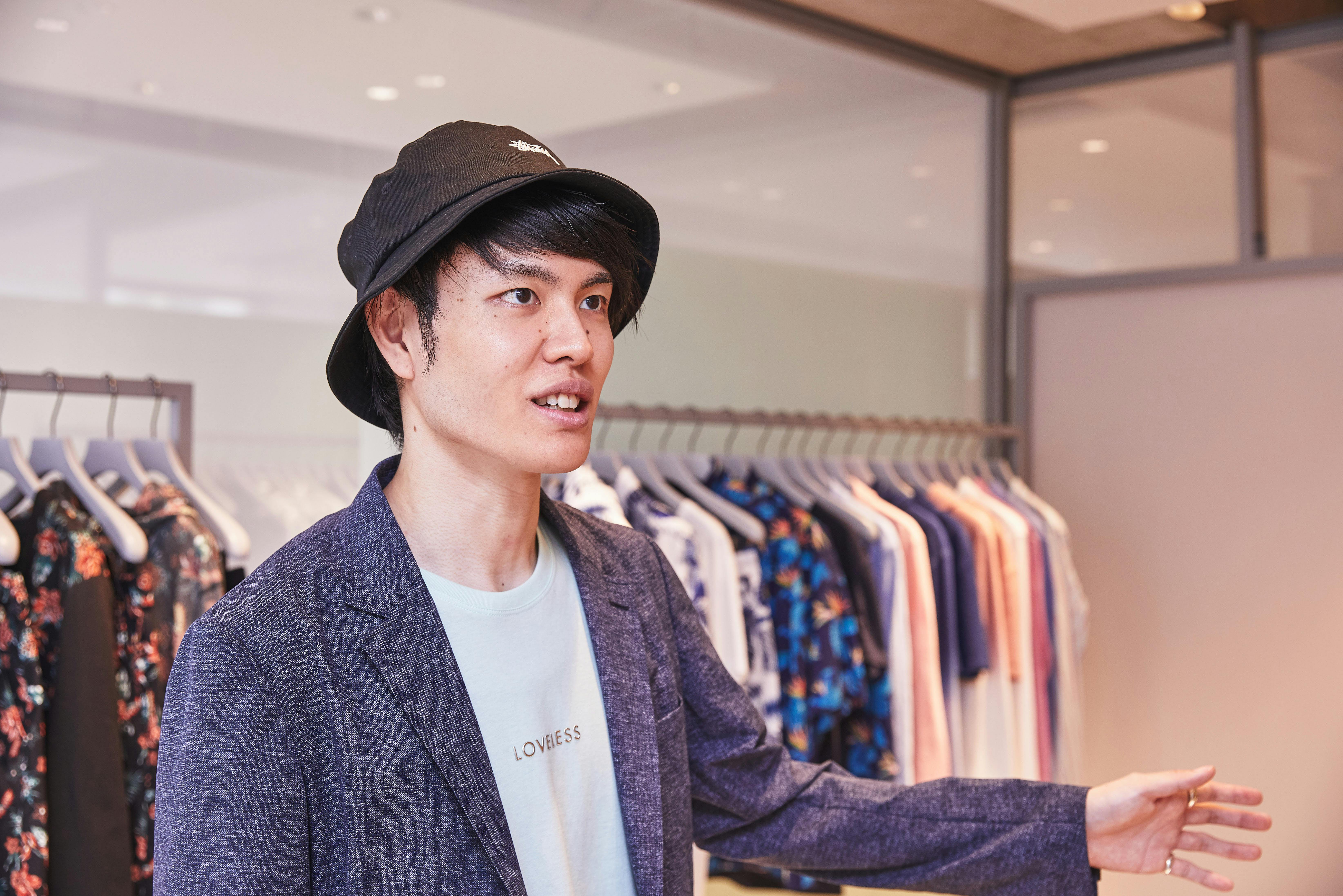 トレンドのバケットハット 前髪とのバランスが肝心 帽子 バッグ 小物コーデのコツ Nikkei Style トレンドのバケットハット 前髪とのバランスが肝心 帽子 バッグ 小物コーデのコツ Nikkei Style