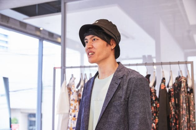 トレンドのバケットハット 前髪とのバランスが肝心 帽子 バッグ 小物コーデのコツ Nikkei Style トレンドのバケットハット 前髪とのバランスが肝心 帽子 バッグ 小物コーデのコツ Nikkei Style