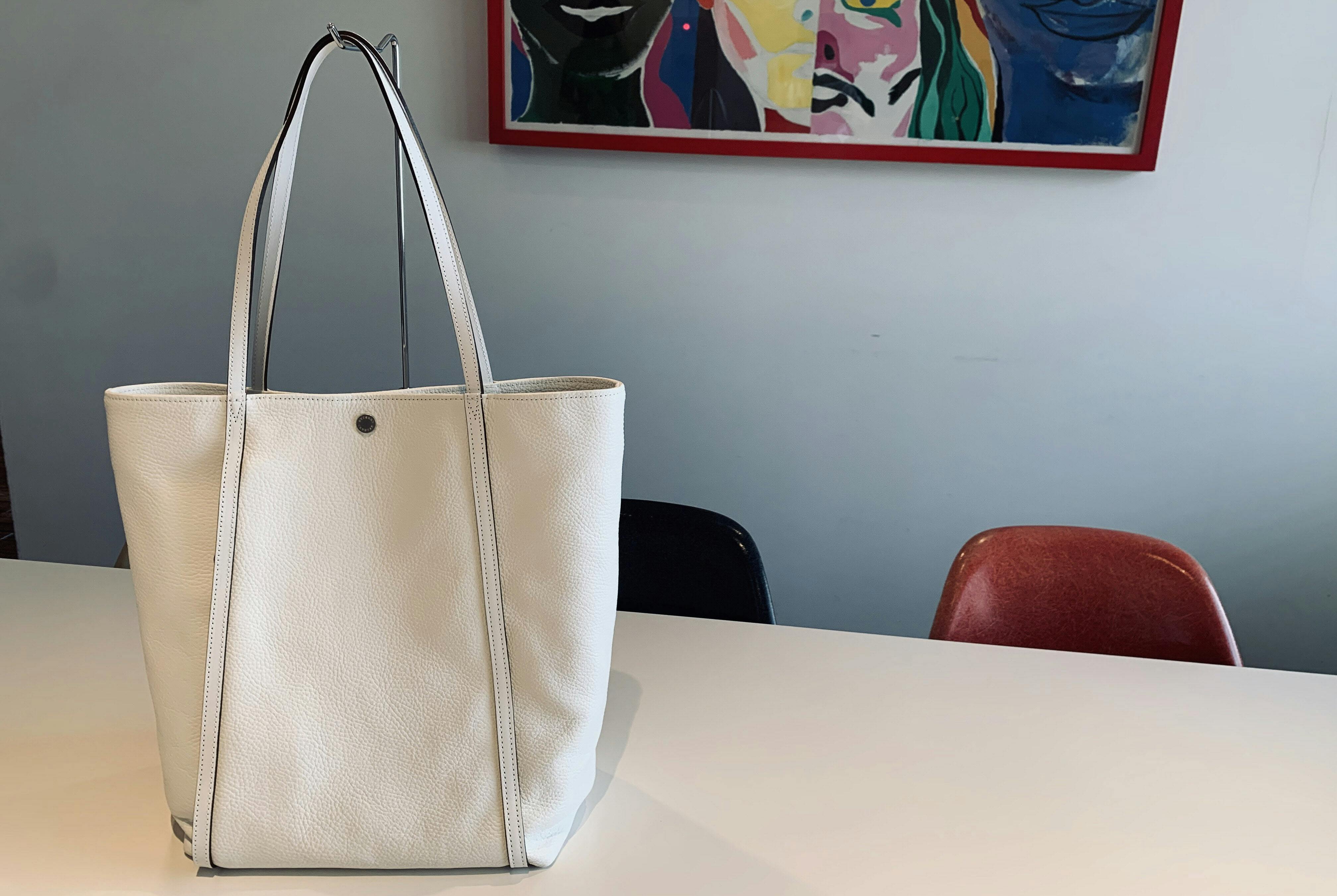 どこでも仕事の 新常態 バッグはモテる縦型トート Nikkei Style どこでも仕事の 新常態 バッグはモテる縦型トート Nikkei Style