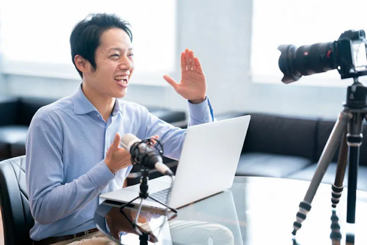 副業okという会社が増加中 終身雇用が崩れる中 収入補塡の観点で取り組む人も Nikkei Style
