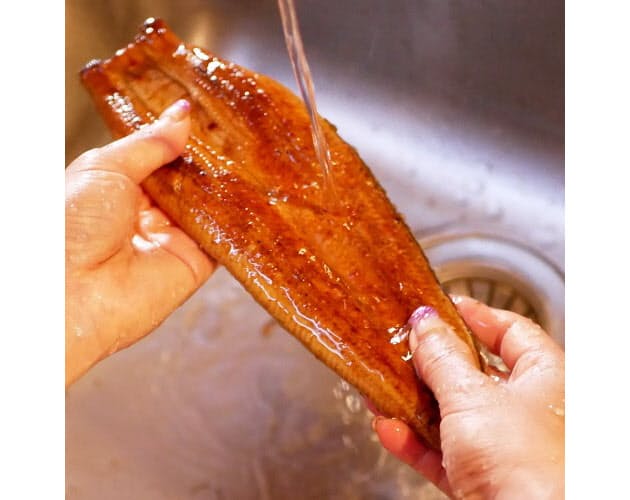 かば焼きのタレは水で洗う 安い うなぎでも絶品に Nikkei Style かば焼きのタレは水で洗う 安い うなぎでも絶品に Nikkei Style